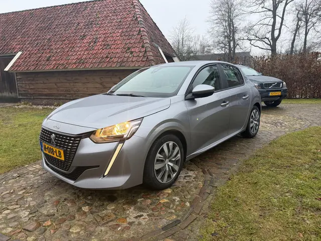 Peugeot 208 1.2 PureTech Active-Navi-PDC- 2020 Benzine 20