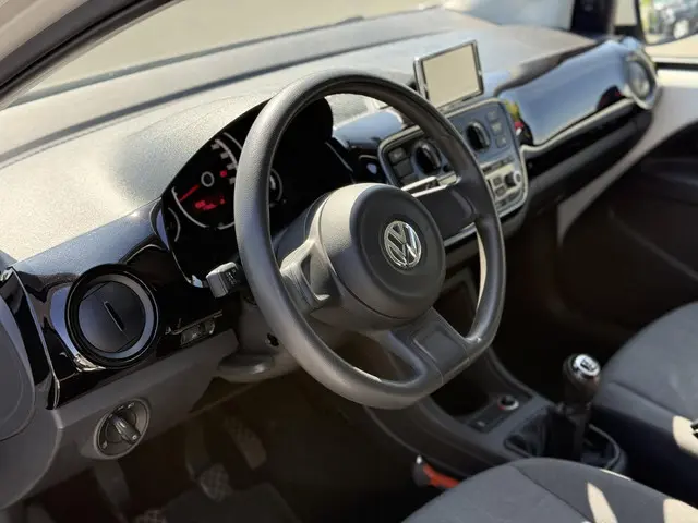 Volkswagen up! 1.0 move up! BlueMotion 2014 CNG 9
