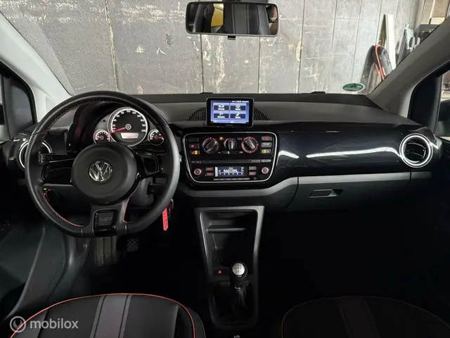 Volkswagen up! 1.0 groove up! BlueMotion 2014 Benzine 12