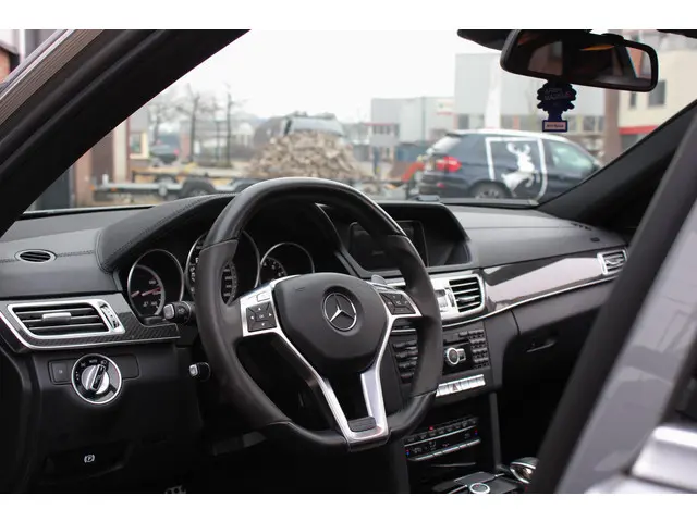 Mercedes-Benz E-Klasse Estate AMG 63 4MATIC 2014 Benzine 10