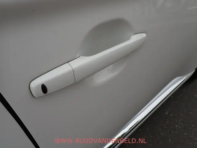 Mitsubishi Outlander 2.4 PHEV Pure 2020 Hybride Benzine 7