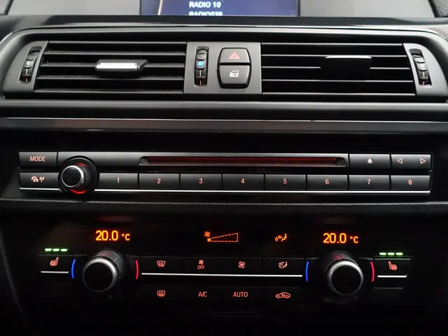 BMW 5 Serie F10 520i High Exe M Sport Aut- 2013 Benzine 13