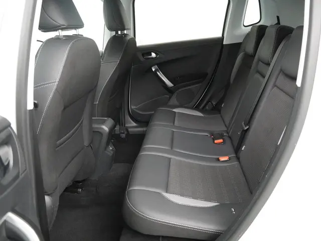 Peugeot 2008 1.2 PureTech Allure 2017 Benzine 10