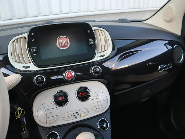 Fiat 500 1.0 Hybrid Dolcevita 2020 Benzine 13
