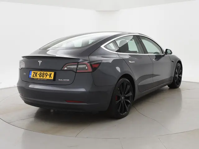Tesla Model 3 2