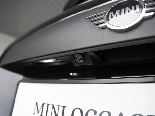 MINI 5-Deurs One Business Edition 2021 Benzine 17