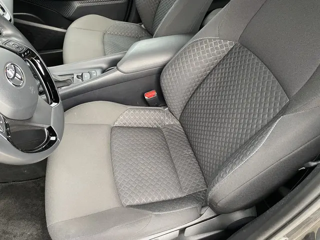 Toyota C-HR 1.8 Hybrid Active 2022 Hybride Benzine 10