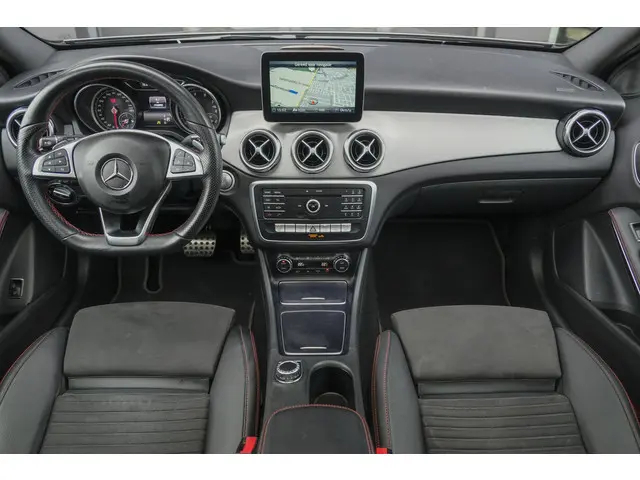 Mercedes-Benz GLA GLA180 AMG 122pk 2019 Benzine 3