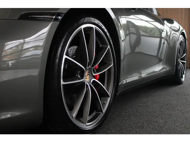 Porsche 911 3.0 4 Targa 2022 Benzine 18