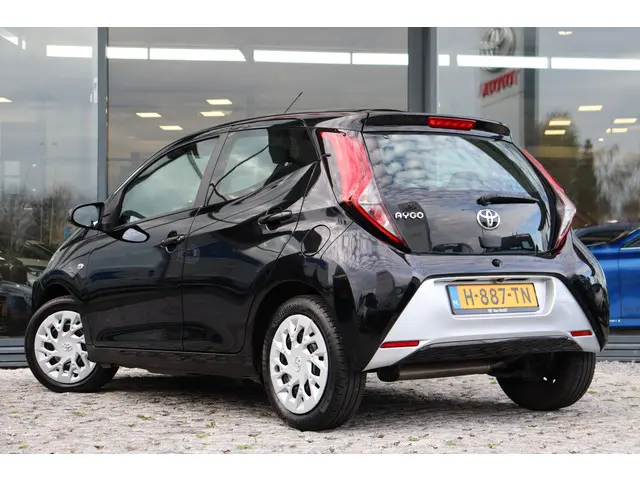 Toyota Aygo 1.0 VVT-i x-play Apple carplay, 2020 Benzine 8