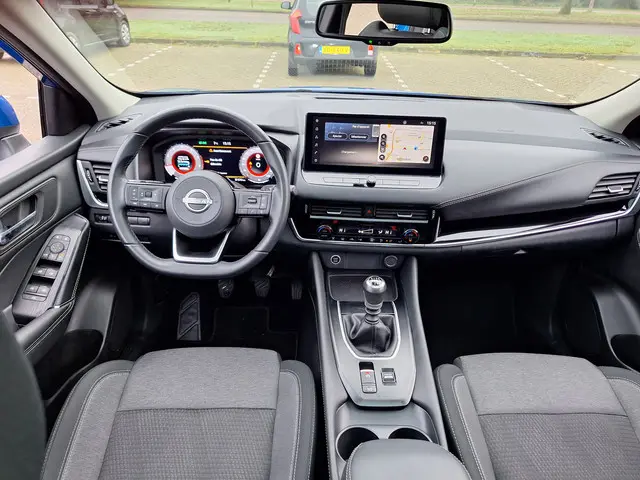 Nissan QASHQAI 1.3 MHEV Business 2023 Hybride Benzine 19