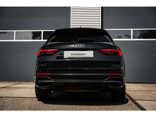 Audi Q3 45 TFSI e S edition 2022 Hybride Benzine 4