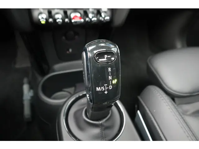 MINI 5-Deurs Cooper 2021 Benzine 23