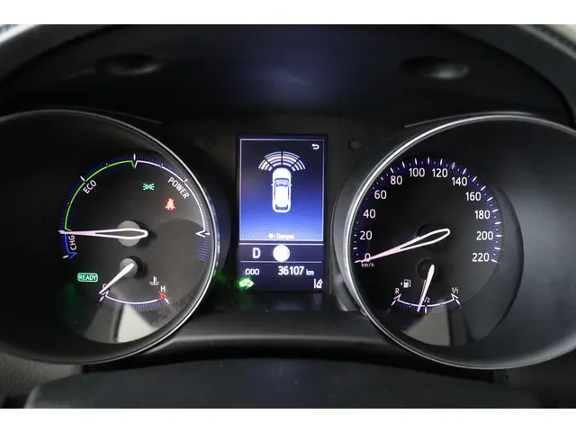 Toyota C-HR 1.8 Hybrid Dynamic, 2023 Hybride Benzine 12