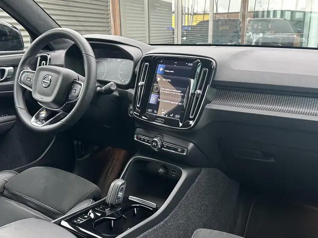 Volvo XC40 1.5 T4 Recharge R-Design 2022 Hybride Benzine 2