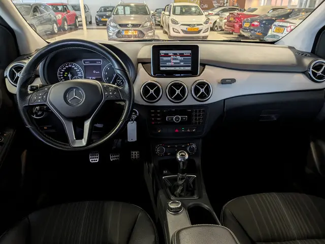 Mercedes-Benz B-Klasse 200 2012 Benzine 9