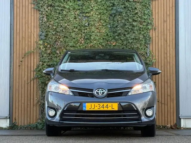 Toyota Verso 2