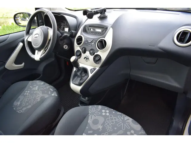 Ford Ka 1.2 Champions Edition start/stop 2013 Benzine 8