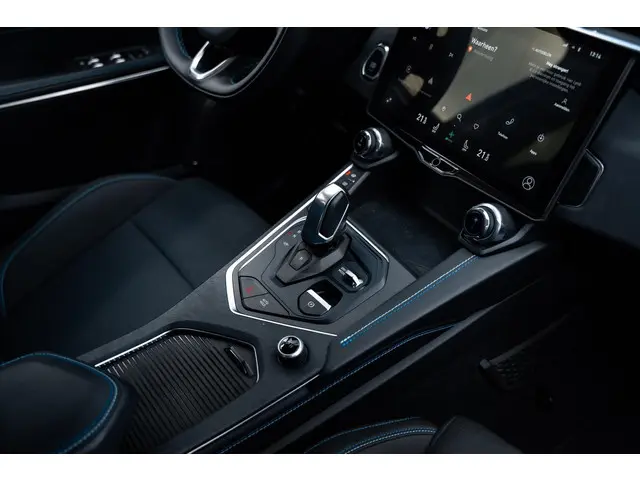 Lynk & Co 01 1.5 2024 Hybride Benzine 13