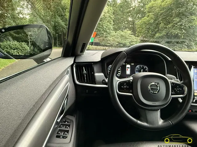 Volvo V90 2.0 T5 Momentum / Orig. NL / NAP 2017 Benzine 44
