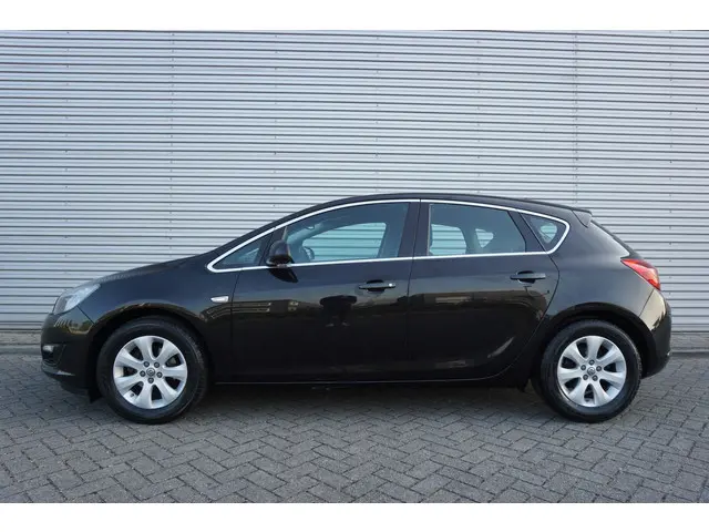 Opel Astra 1.4 Turbo Blitz 2015 Benzine 4