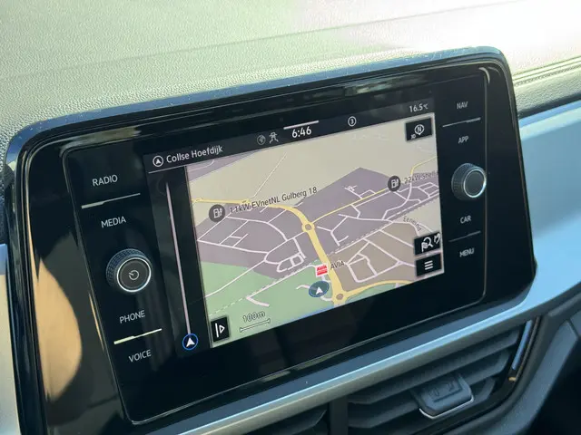 Volkswagen T-Roc 1.5 TSI Life Business 2024 Benzine 24