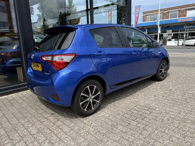 Toyota Yaris 1.5 Hybrid Design Sport 2018 Hybride Benzine 4