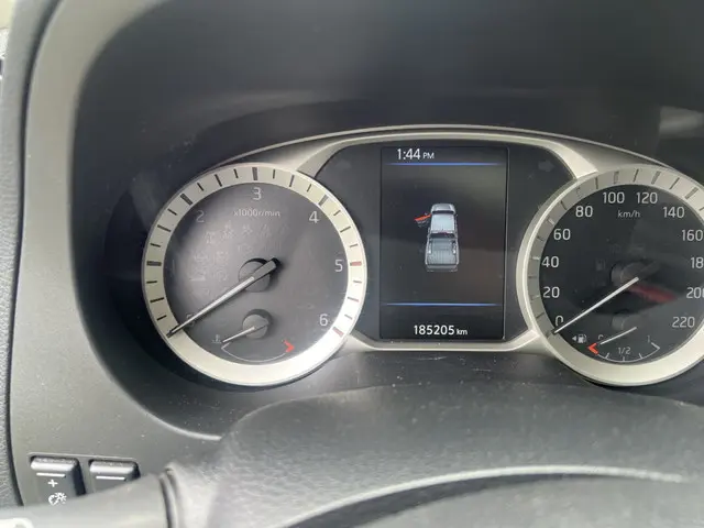 Nissan Navara 23D-N-guard 2021 Diesel 10