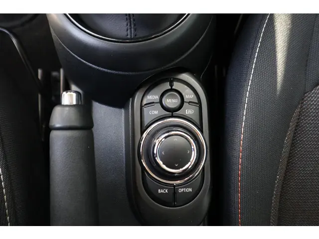 MINI 5-Deurs 1.5 Cooper Classic 2024 Benzine 16