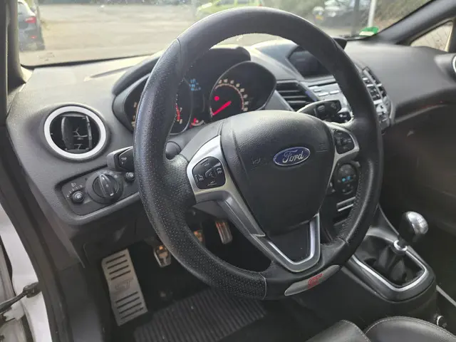 Ford Fiesta 1.6 ST2 2015 Benzine 12