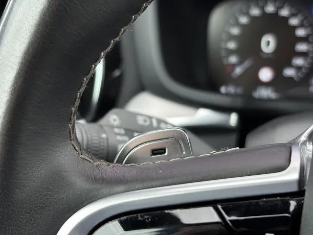 Volvo V60 2.0 T4 R-Design 2020 Benzine 23