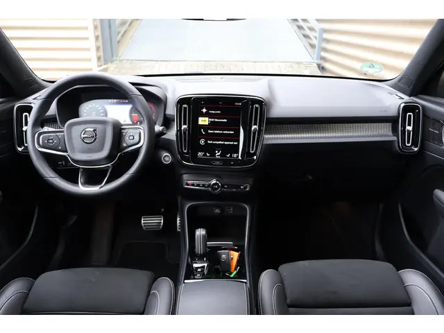 Volvo XC40 3