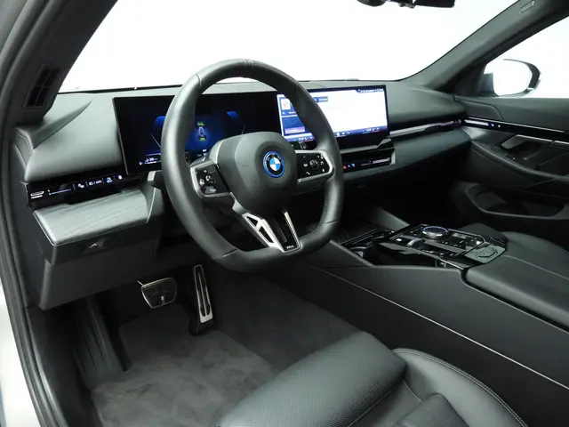 BMW 5 Serie Touring 530e 2024 Hybride Benzine 6