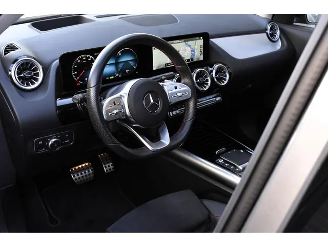 Mercedes-Benz GLA 250 e AMG Line 2022 Hybride Benzine 7