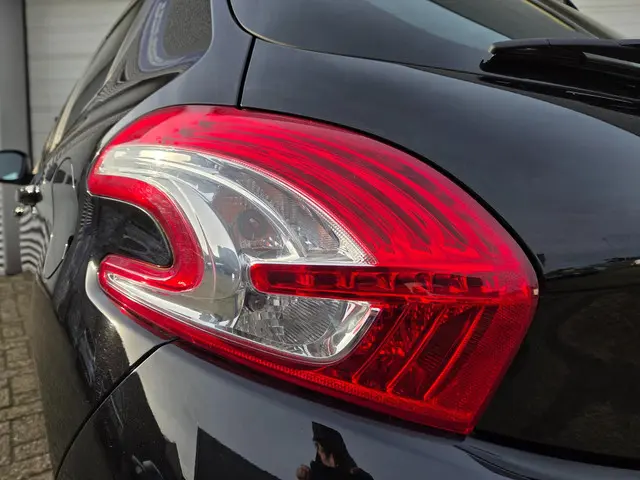 Peugeot 208 1.2 VTi Urban Soul 2013 Benzine 11