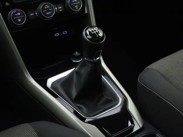 Volkswagen T-Roc 1.0TSI/110PK 2021 Benzine 35