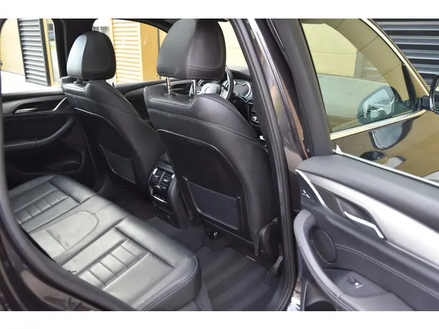 BMW X3 xDrive20i High Executive 2018 Benzine 15