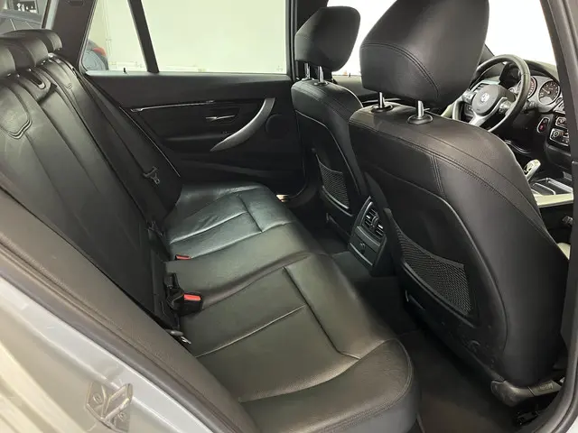 BMW 3 Serie Touring 320i M-sport 2017 Benzine 28
