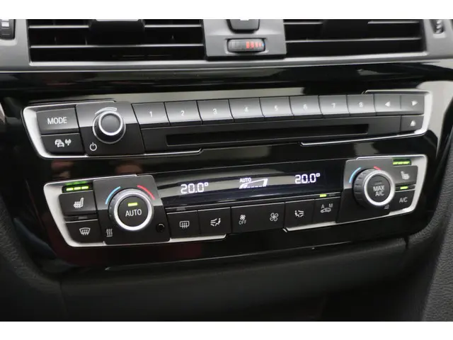 BMW 3 Serie Touring 318i M Sport Edition 2018 Benzine 48