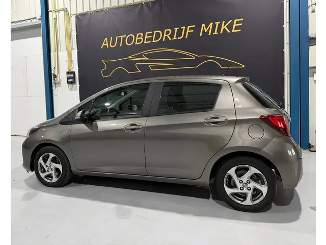 Toyota Yaris 1.5 Hybrid Trend 2017 Hybride Benzine 4