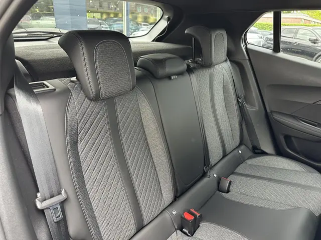 Peugeot 2008 1.2 Turbo 100 PK Allure 2023 Benzine 18
