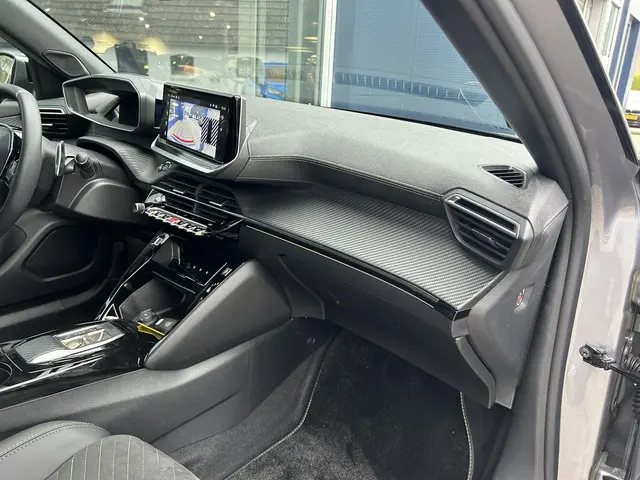 Peugeot 2008 1.2 Turbo 130 PK GT 2024 Benzine 19