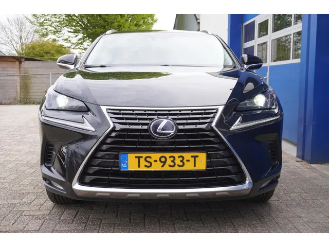 Lexus NX 2