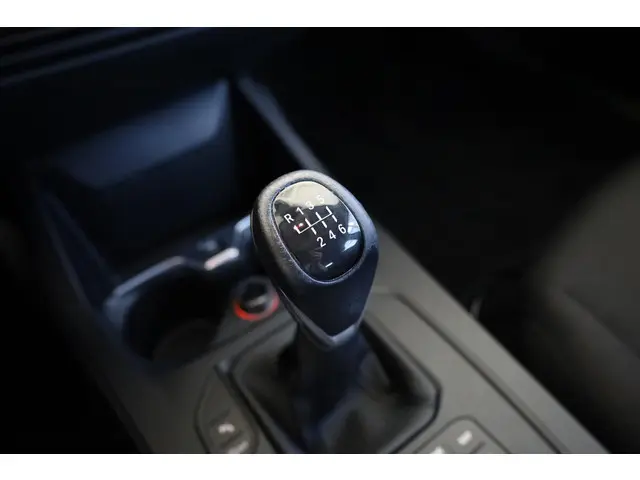 BMW 1 Serie 5-deurs 118i 2020 Benzine 19