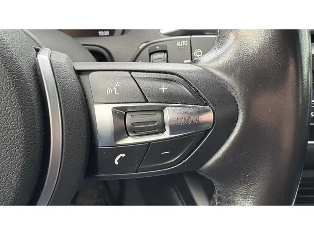 BMW 1 Serie 118i Executive 2018 Benzine 19