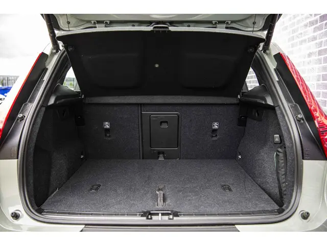 Volvo XC40 2.0 B4 Plus Dark 2025 Benzine 30