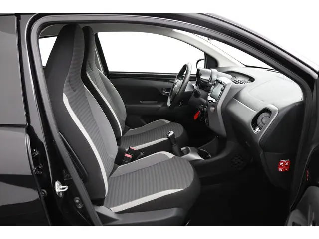 Toyota Aygo 1.0 VVT-i x-play limited 2019 Benzine 22