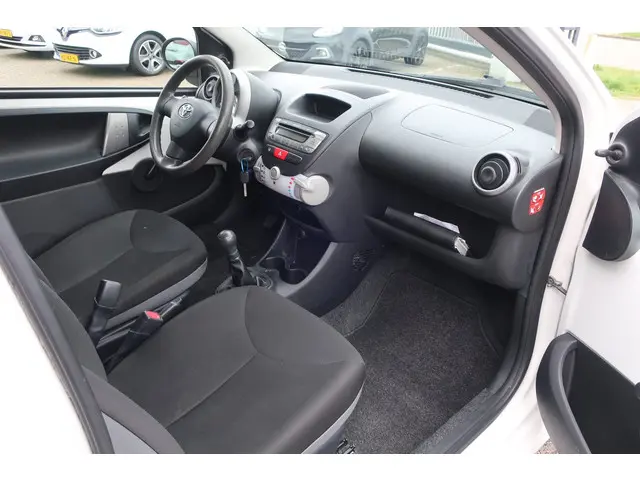 Toyota Aygo 1.0 VVT-i Access 2013 Benzine 11