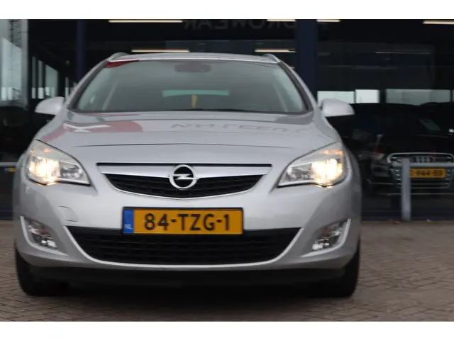 Opel Astra Sports Tourer 1.4 Turbo Cosmo 2012 Benzine 10