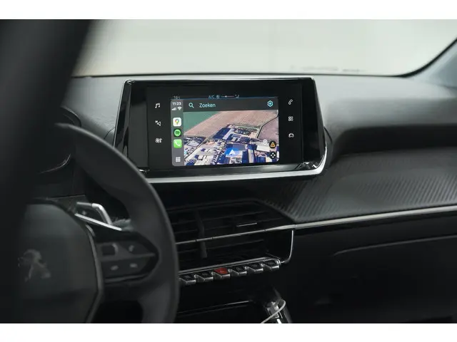 Peugeot 208 PureTech 100 EAT8 Active Pack 2023 Benzine 56
